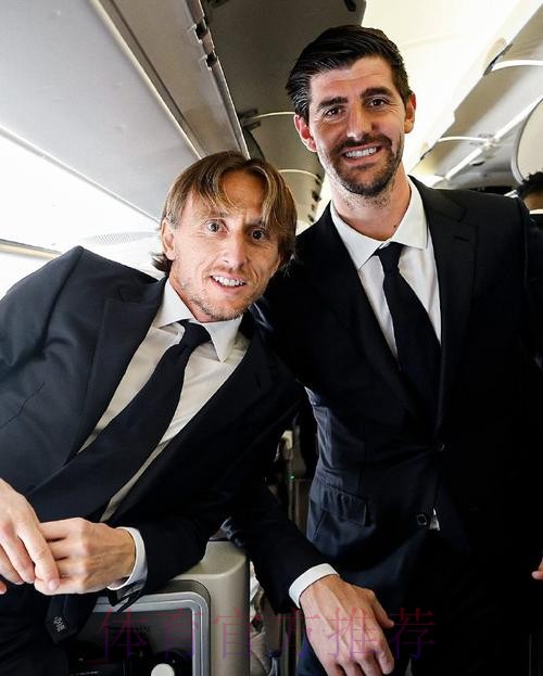 马卡:老佛爷赛后亲赴皇马更衣室 球队士气受到重创 马卡:老佛爷赛后亲赴皇马更衣室 球队士气受到重创